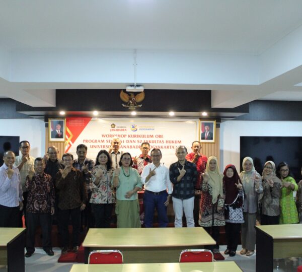 Pada tanggal 19 Februari 2026, Magister Hukum Universitas Janabadra mengadakan Workshop Kurikulum OBE Program Studi Hukum Program Magister Universitas Janabadra yang dilaksanakan di Ruang 1.4 Fakultas Hukum Universitas Janabadra, Yogyakarta. Acara ini diselenggarakan oleh Program Studi Hukum Program Magister Universitas Janabadra. Workshop Kurikulum kali ini di hadiri oleh Dosen Magister Hukum. Workshop dibuka oleh Dekan Fakultas Hukum Universitas Janabadra, Dr Sudiyana, S.H., M.Hum yang menekankan pentingnya dosen di Magister Hukum mengetahui terkait Kurikulum OBE. Narasumber utama adalah Dr. Nindyo Cahyo Kresnanto, S.T.,M.T beliau menjabat sebagai Ketua Program Studi Magister Teknik Universitas Janabadra.